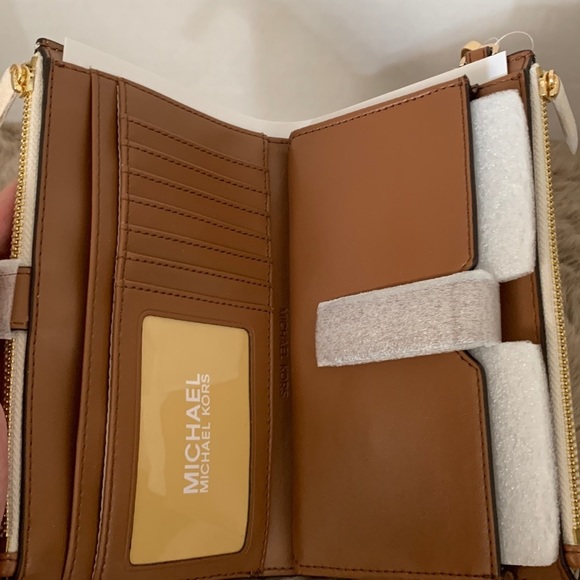 BNWT MICHAEL KORS WRISTLET WITH PHONE COMPARTMENT-Vanilla/Monogram - Picture 4 of 10